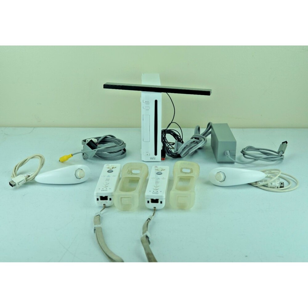 Nintendo Wii Console Gaming System White 2 Remotes & Nunchucks - Tested
